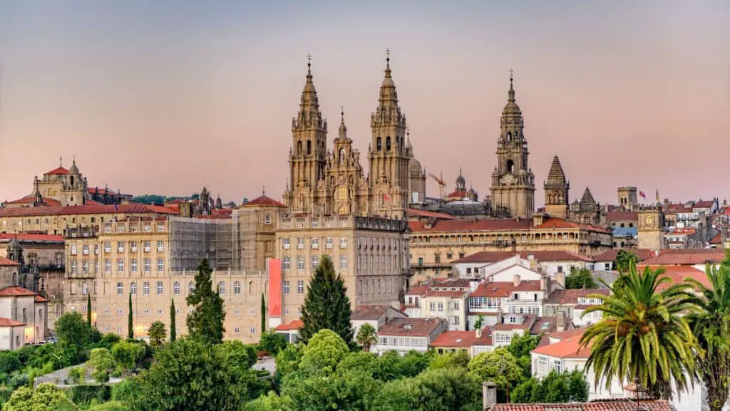 Santiago de Compostela latnivalók és utazás