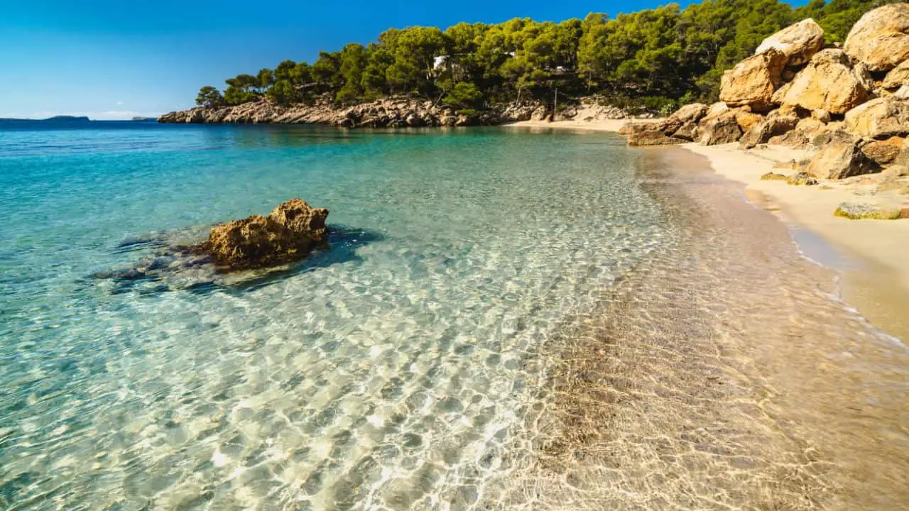 Ibiza látnivalók és utazási tippek