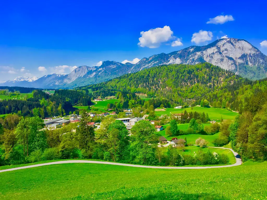 Tiroli táj tavasszal Kufstein közelében, Ausztria
