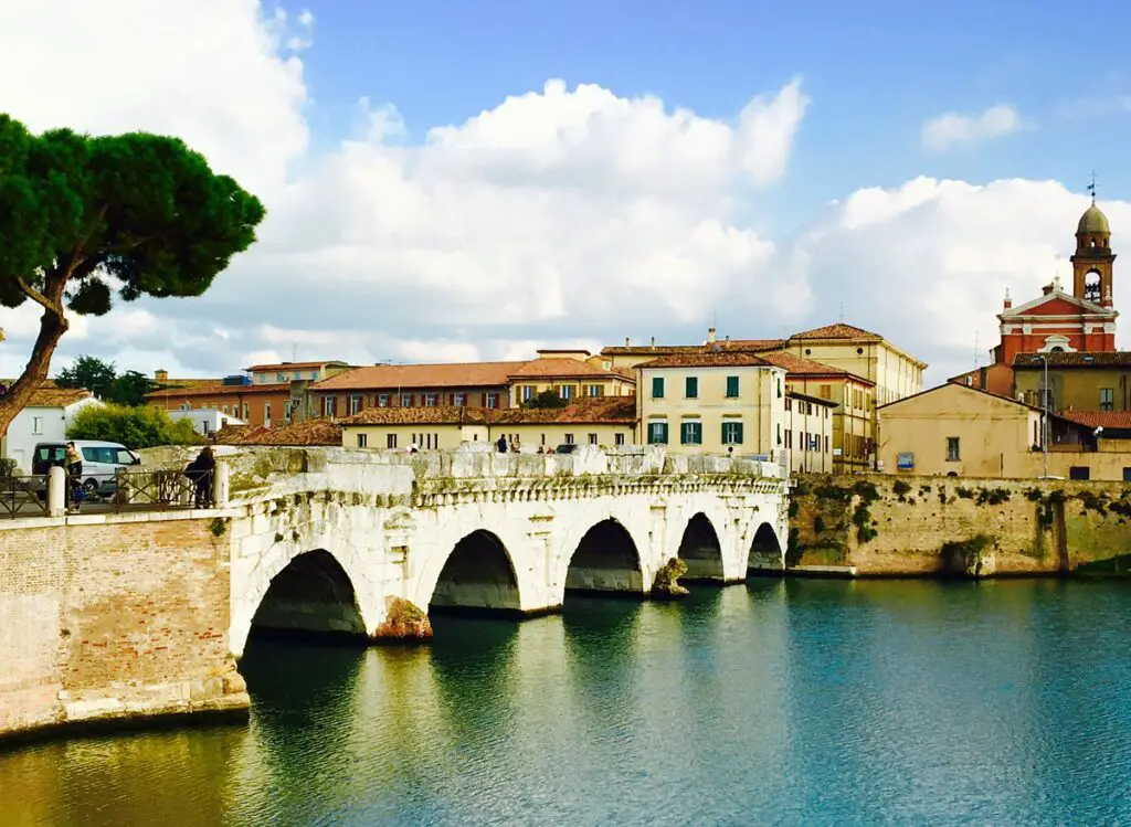 Tiberius híd és a Marecchia folyó