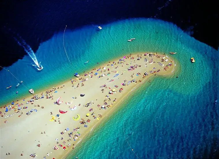 beach zlatni rat bol island brac