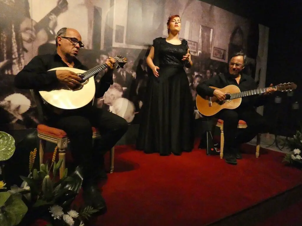 Fado com História